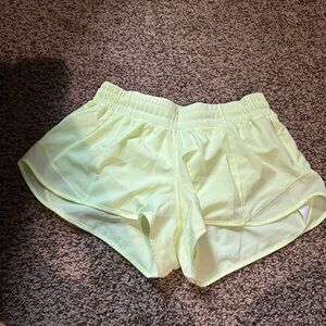 Hotty hot short 2.5” Lululemon